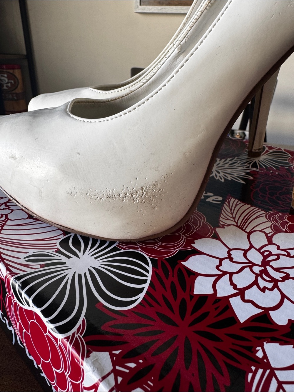 Women’s Size 8 1/2 White Round Toe Platform Pumps - Picture 5 of 8